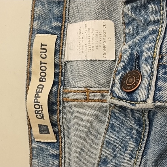Gap Cropped Bootcut Jeans with Side Vents in Light Wash Stretch, Size 12 - Picture 4 of 7